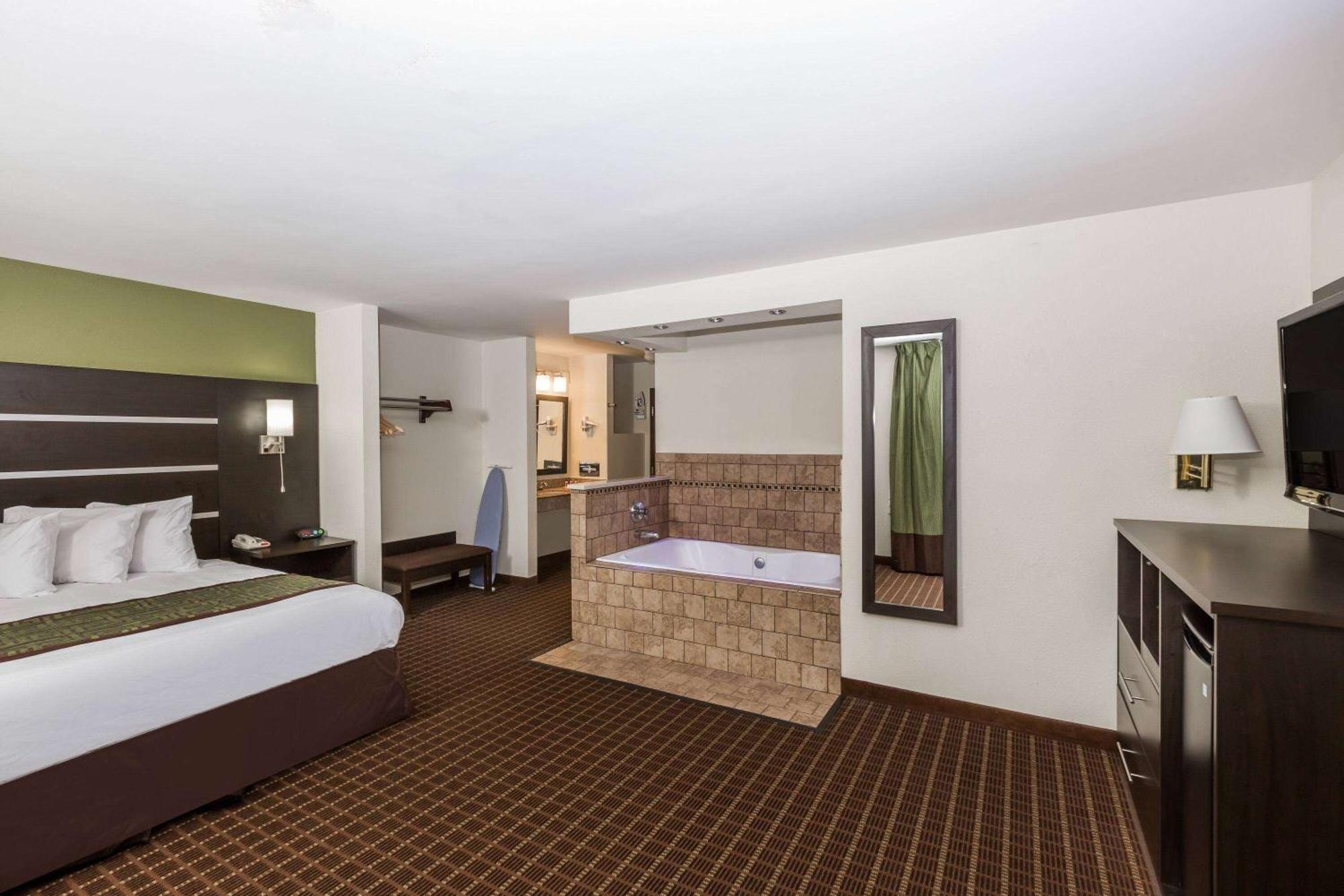 Baymont By Wyndham Louisville South I 65 Brooks Bagian luar foto