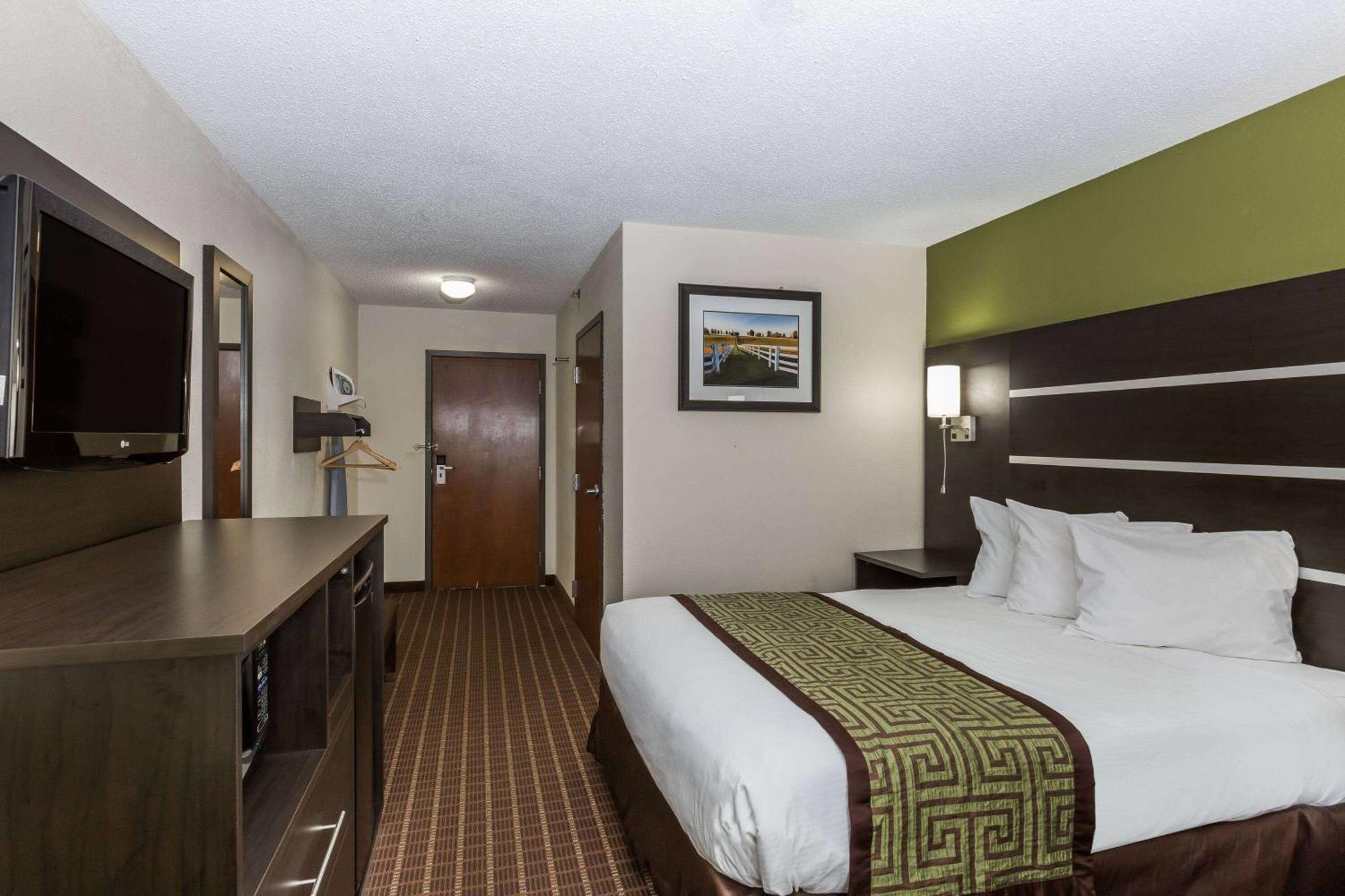 Baymont By Wyndham Louisville South I 65 Brooks Bagian luar foto