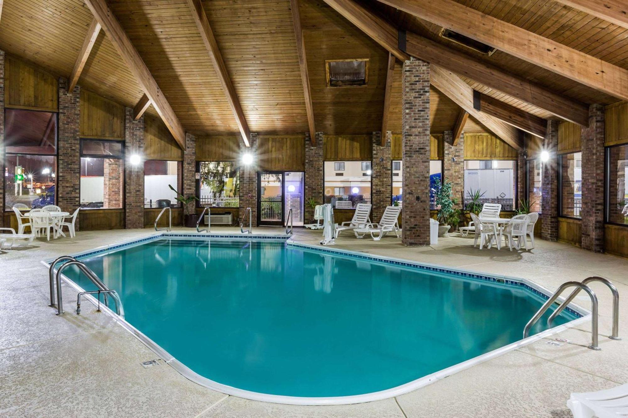 Baymont By Wyndham Louisville South I 65 Brooks Bagian luar foto