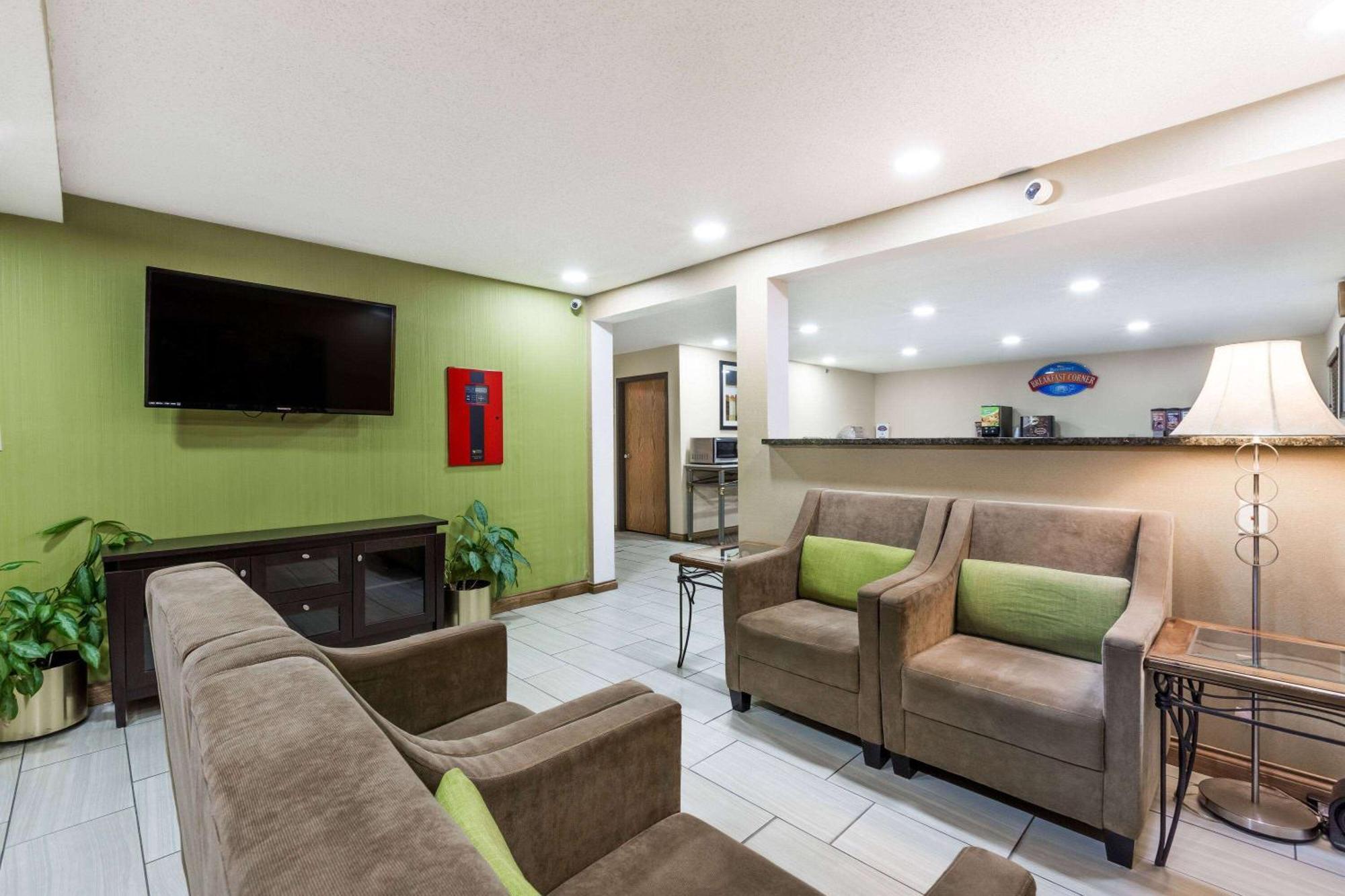 Baymont By Wyndham Louisville South I 65 Brooks Bagian luar foto